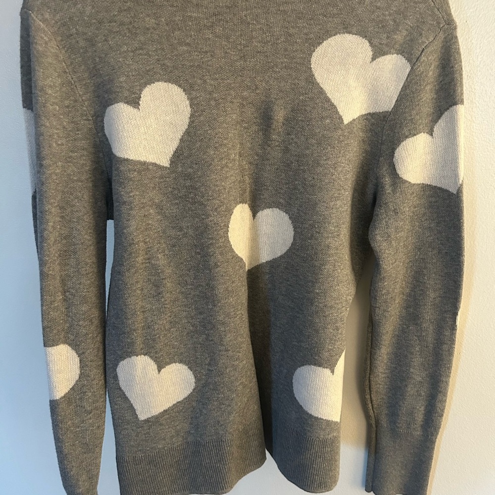 Time and Tru Gray Sweater with White Heart Design - Picture 4 of 4